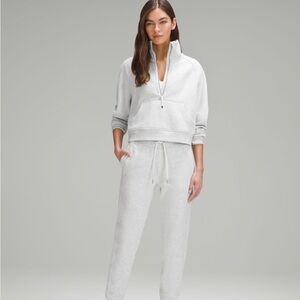 Lululemon/ Scuba High-Rise Jogger/ Heathered Core Ultra Light Grey/ Size S/6